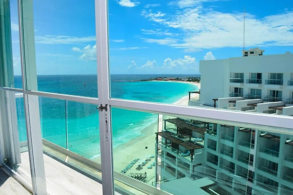 Suite At The Best Beach, Balcony, Stunning Views, Gym, Jacuzi, Pool Cancun Apartment