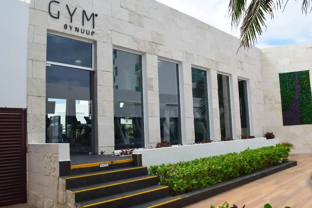 Apartment Suite At The Best Beach, Balcony, Stunning Views, Gym, Jacuzi, Pool Cancun