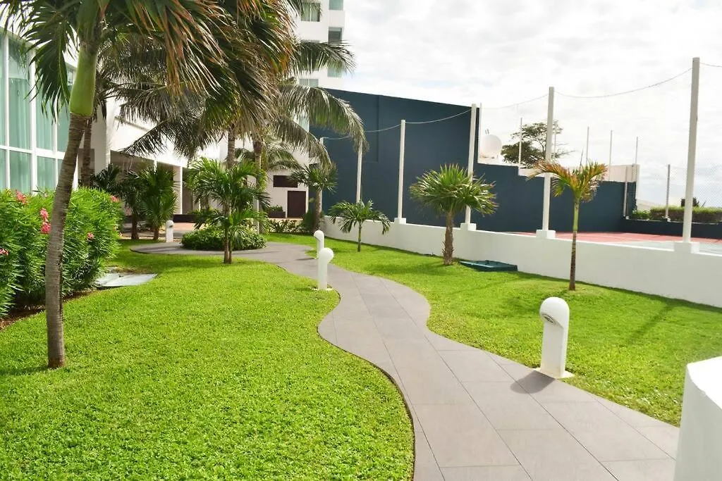 Suite At The Best Beach, Balcony, Stunning Views, Gym, Jacuzi, Pool Cancun 0*,  Mexico