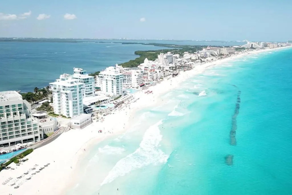Suite At The Best Beach, Balcony, Stunning Views, Gym, Jacuzi, Pool Cancun Apartment