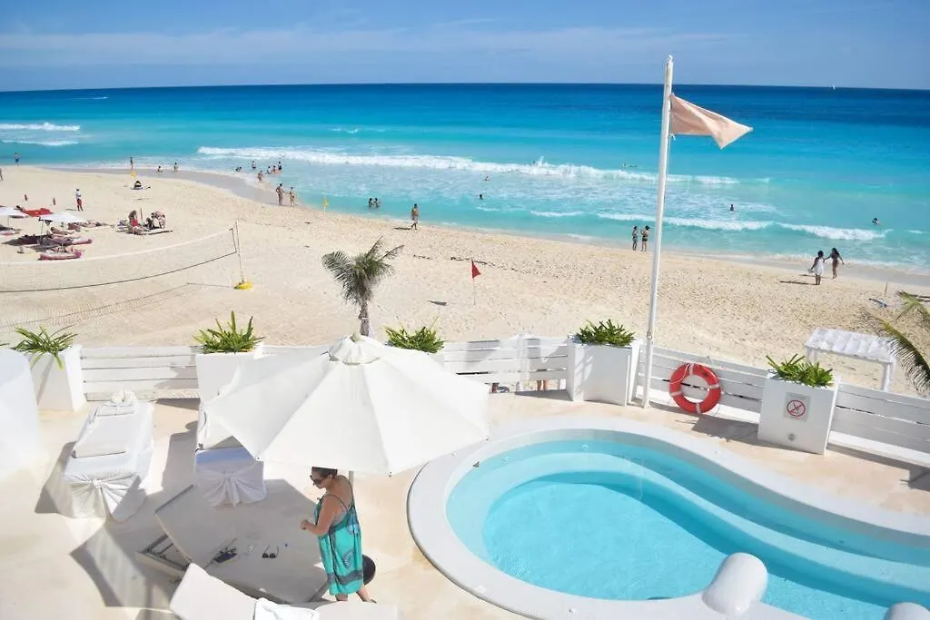 Suite At The Best Beach, Balcony, Stunning Views, Gym, Jacuzi, Pool Cancun Apartment