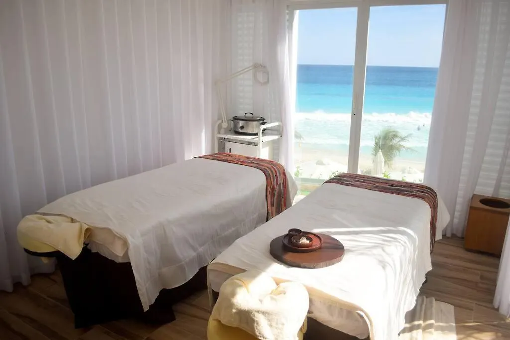 Suite At The Best Beach, Balcony, Stunning Views, Gym, Jacuzi, Pool Cancun