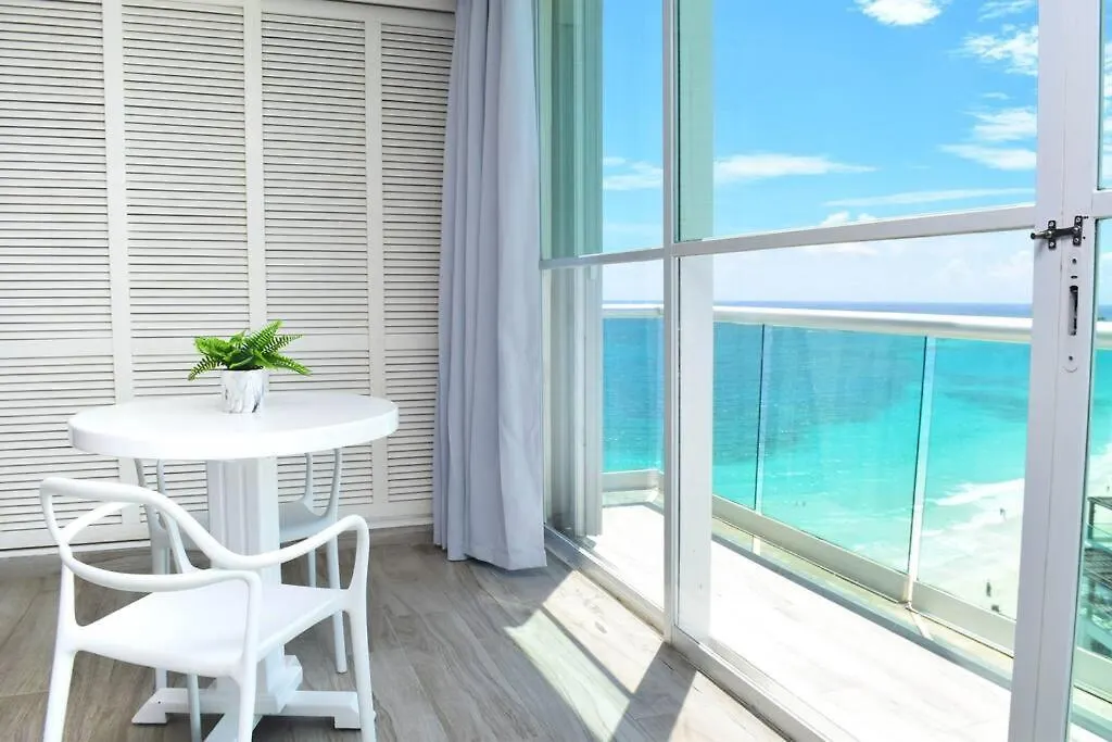 Suite At The Best Beach, Balcony, Stunning Views, Gym, Jacuzi, Pool Cancún Mexico