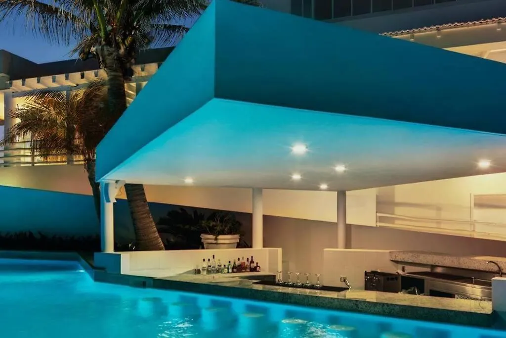 Suite At The Best Beach, Balcony, Stunning Views, Gym, Jacuzi, Pool Cancún Appartement