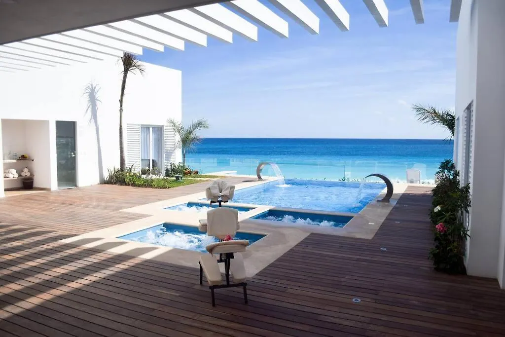 Suite At The Best Beach, Balcony, Stunning Views, Gym, Jacuzi, Pool Cancún