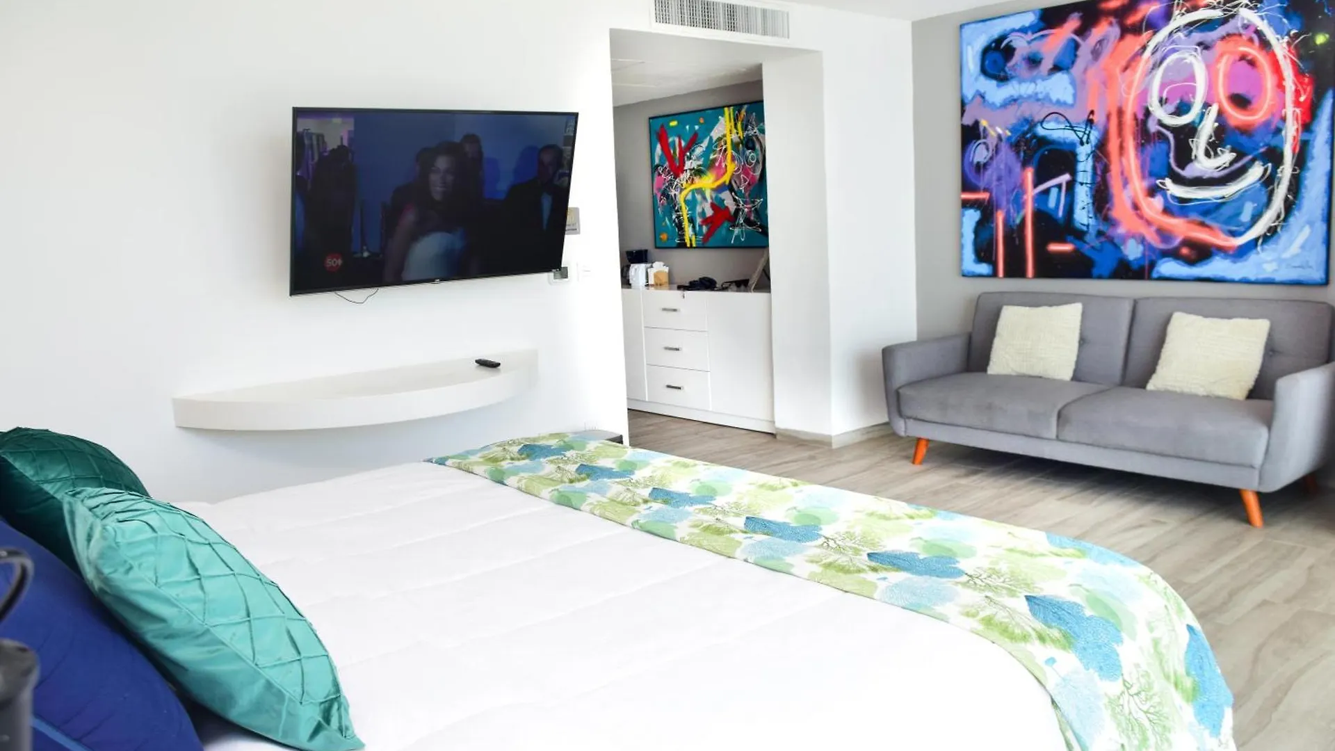 Suite At The Best Beach, Balcony, Stunning Views, Gym, Jacuzi, Pool Cancún