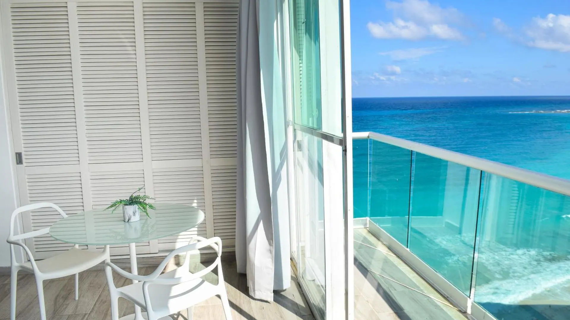 Suite At The Best Beach, Balcony, Stunning Views, Gym, Jacuzi, Pool Cancún Appartement