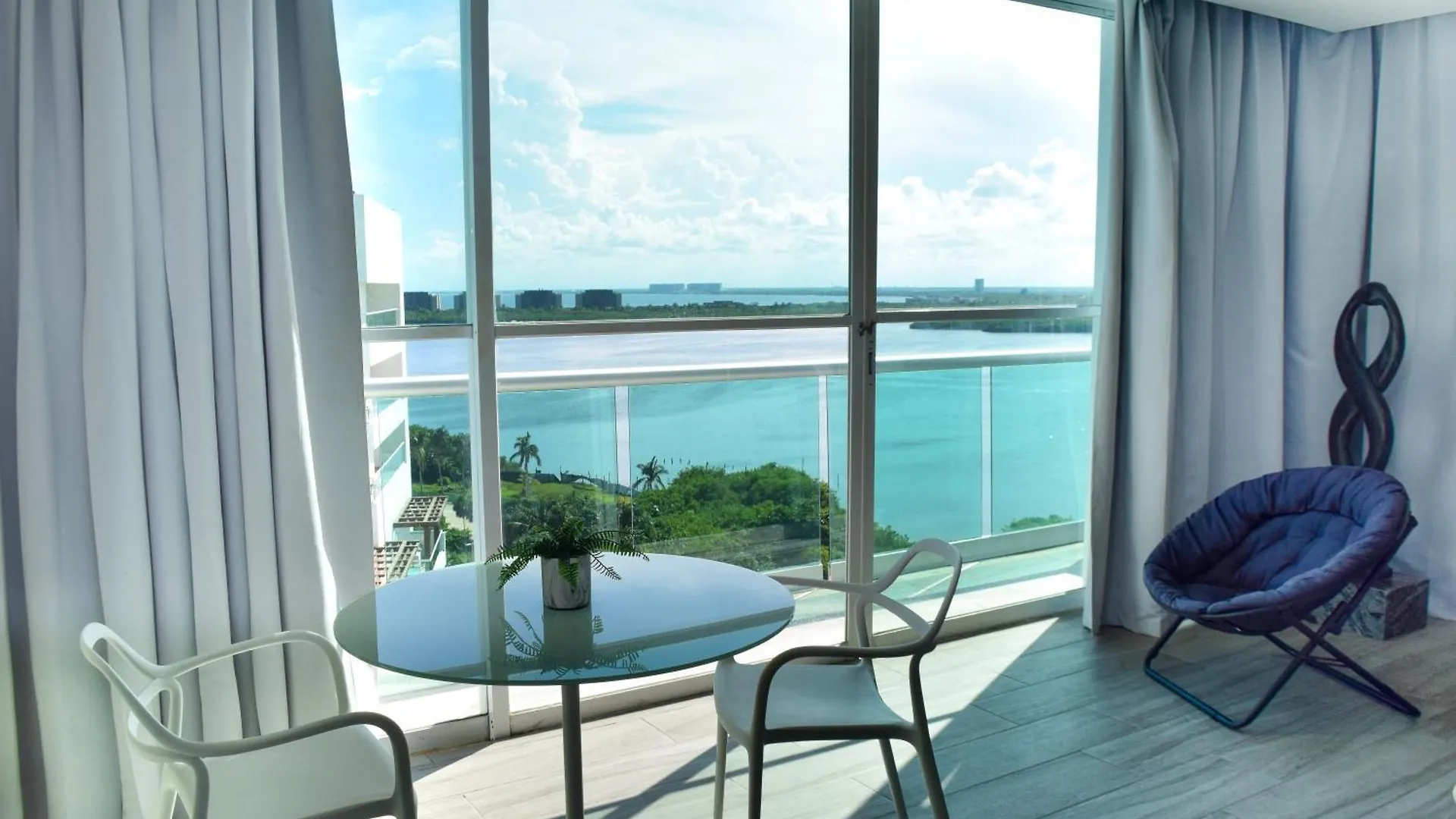 Suite At The Best Beach, Balcony, Stunning Views, Gym, Jacuzi, Pool Cancún 0*,  Mexico